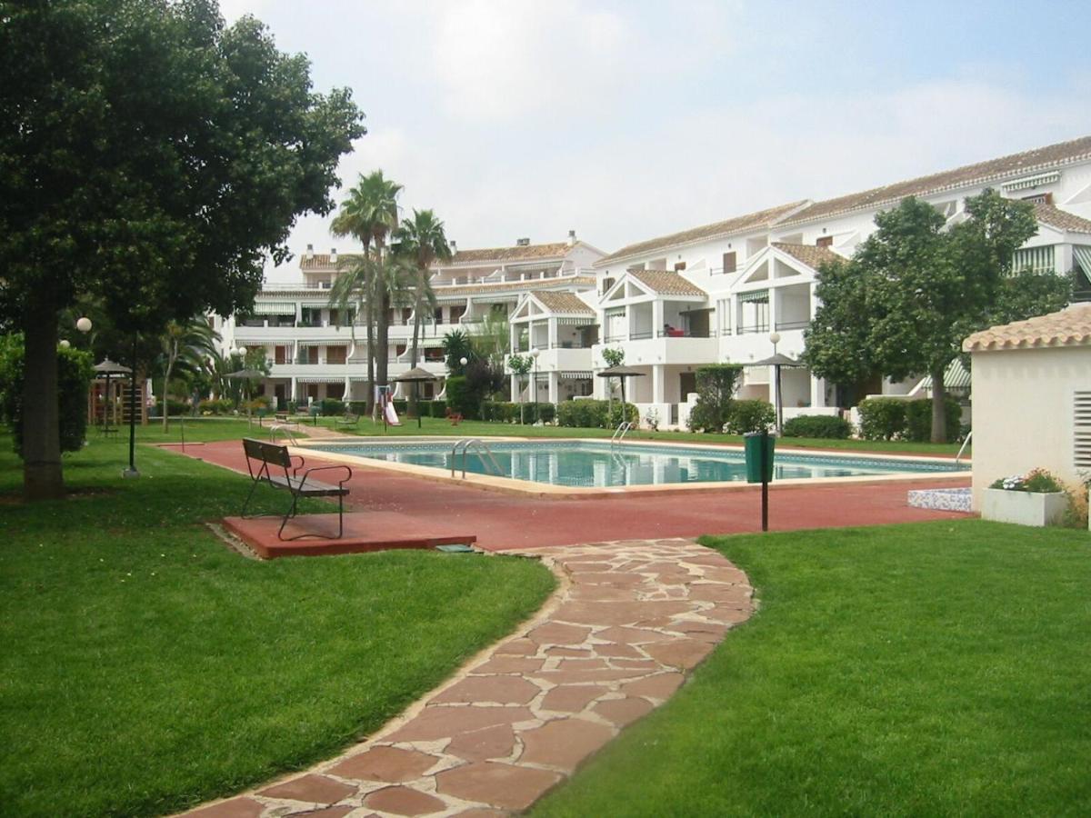 Chalet adosado en urbanización con precioso jardín Dénia Exterior foto