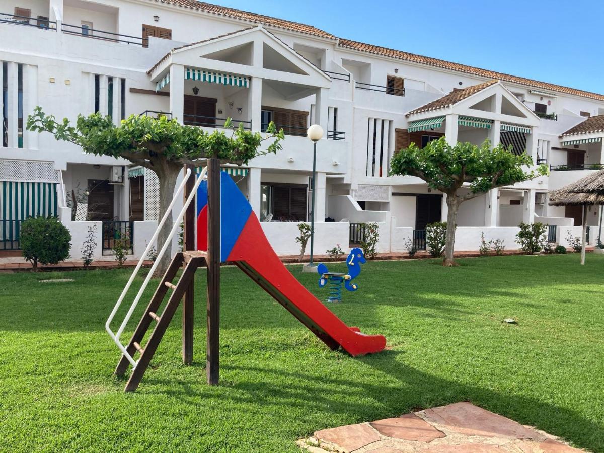 Chalet adosado en urbanización con precioso jardín Dénia Exterior foto