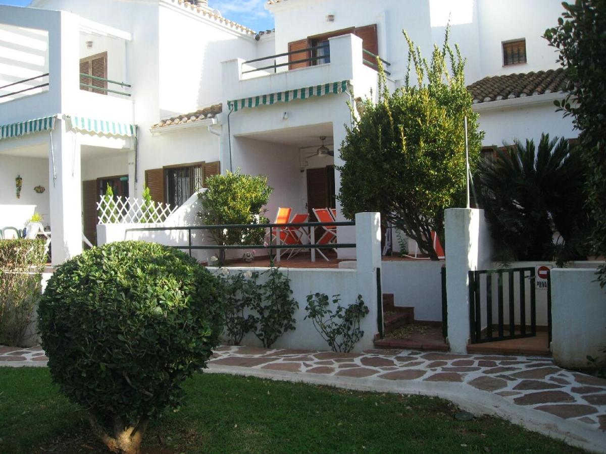 Chalet adosado en urbanización con precioso jardín Dénia Exterior foto