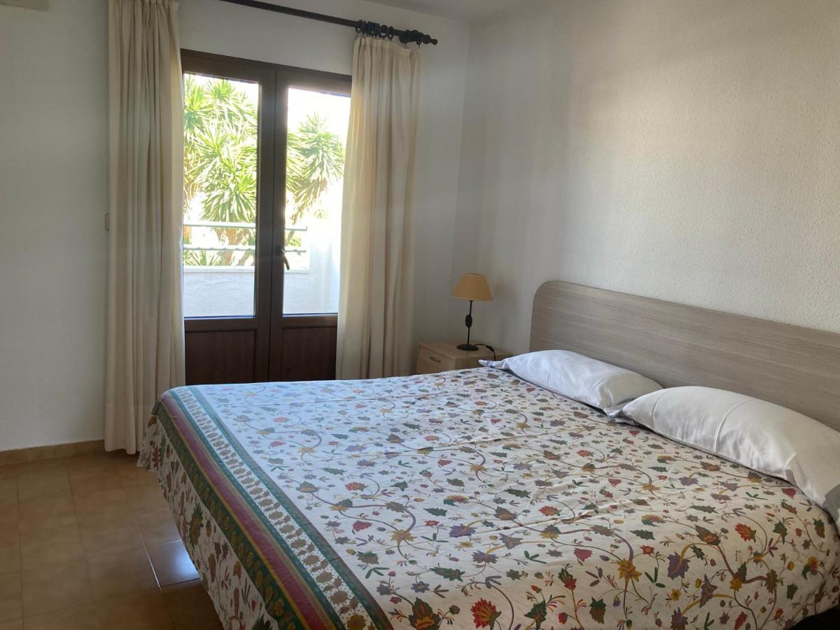 Chalet adosado en urbanización con precioso jardín Dénia Exterior foto