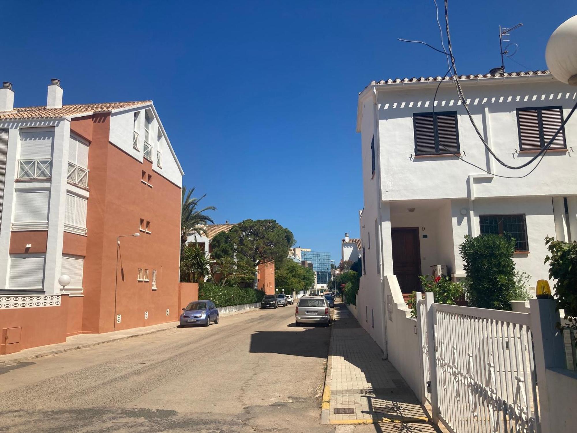 Chalet adosado en urbanización con precioso jardín Dénia Exterior foto